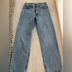 LEVI DAD JEANS.